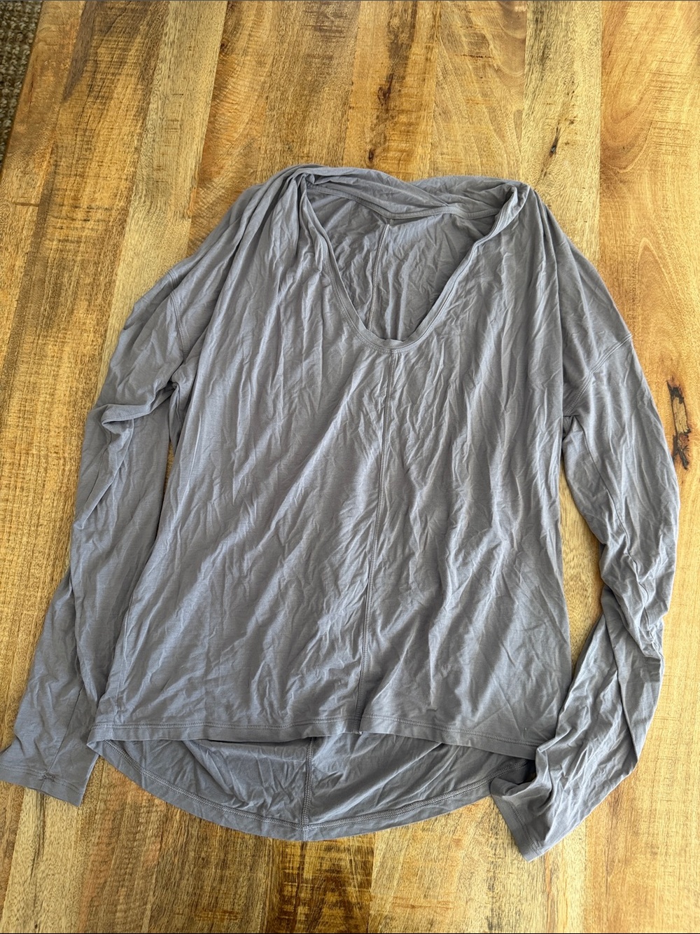lululemon athletica Long Sleeve V-Neck Top in Light Gray